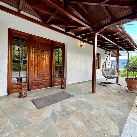 Mpoufidis Rock House Meteora カランバカ