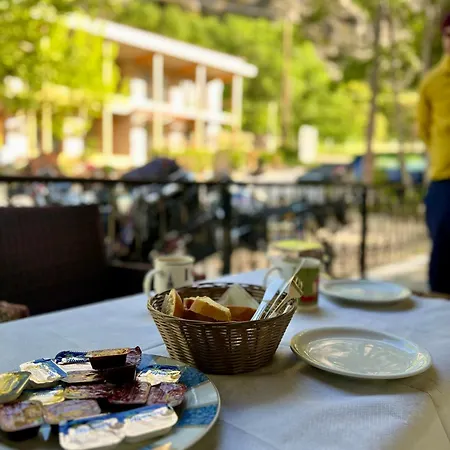 Mpoufidis Rock House Meteora Hotel *