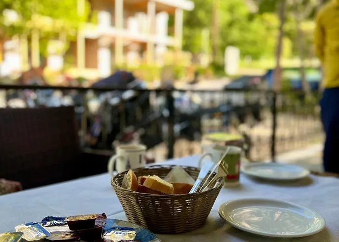 Mpoufidis Rock House Meteora Hotel *